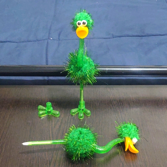 Ostrich Pen - Picture 1 of 4